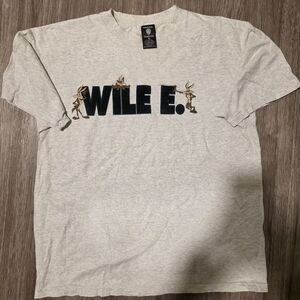 Excellent Vintage Condition Warner Bros. Light Gray Wile E. Coyote Tee